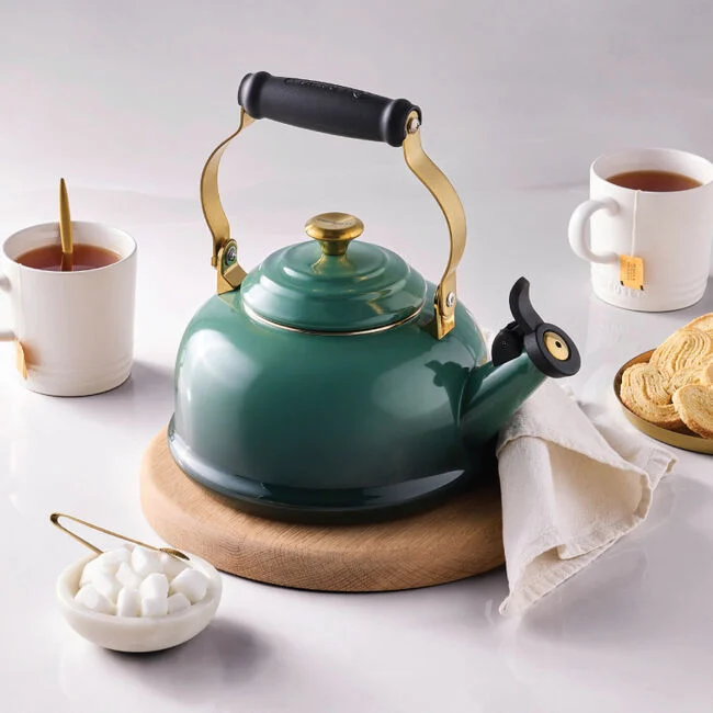 Le Creuset Classic Whistling Kettle