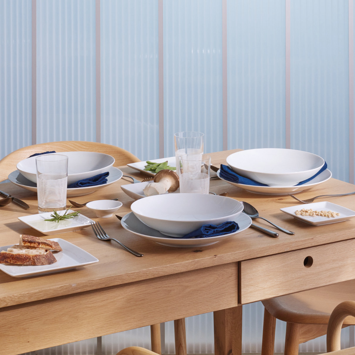 Thomas Loft 16-Piece White Dinner Set